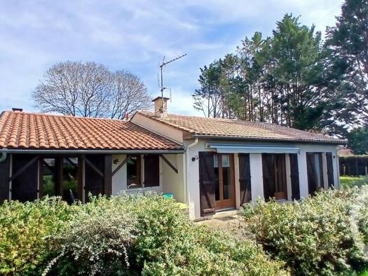 Maison de plain-pied à vendre 186 500 € 5 pièces 3 chambres 102 m² 2 430 m² de terrain Rauzan 33420