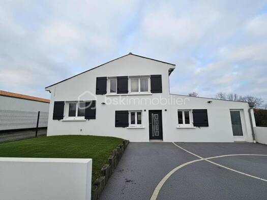 Maison de ville à vendre 294 690 € 5 pièces 4 chambres 135 m² Casse Aux Pretres Rochefort 17300