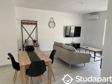 Appartement à louer 465 € 1 pièce 3 chambres 12 m² RDC Zone Rurale La Couronne 16400