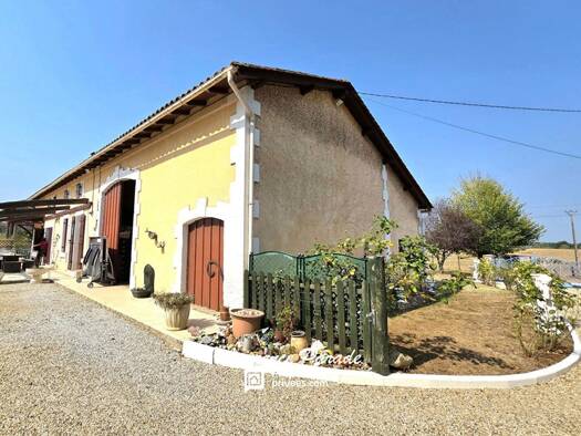 Maison à vendre 261 000 € 7 pièces 4 chambres 201 m² 15 115 m² de terrain Saint-Michel-de-Double 24400