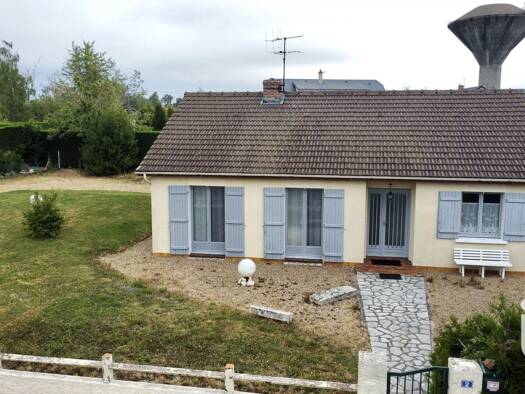 Maison à vendre 150 000 € 4 pièces 3 chambres 85 m² 900 m² de terrain Périphérique Bourbon-Lancy 71140