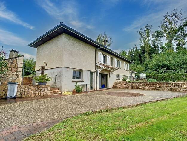 Maison à vendre 270 000 € 6 pièces 4 chambres 140 m² 3 247 m² de terrain Pont de Vaux 01190