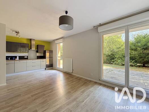 Appartement à vendre 215 000 € 3 pièces 2 chambres 60 m² RDC/3 Centre Est Lieusaint 77127