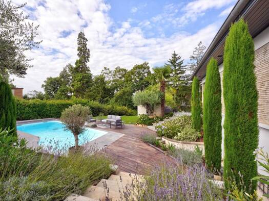 Maison de plain-pied à louer 3 800 € 5 pièces 4 chambres 186 m² Ouest Saint-Cyr-Au-Mont-d'Or 69450
