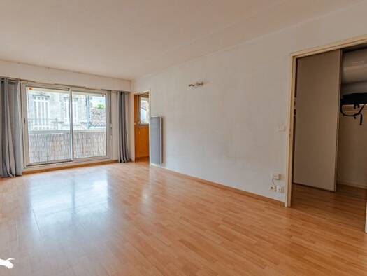 Appartement à vendre 189 950 € 2 pièces 1 chambre 45 m² Étage 1/3 Nansouty - Saint Genès Bordeaux 33800