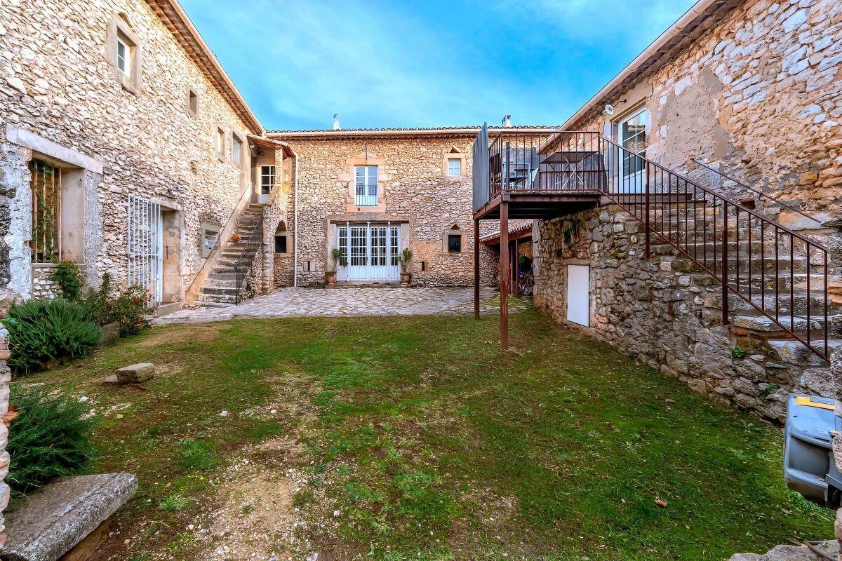 Maison à vendre, 698m², SAINTE ANASTASIE