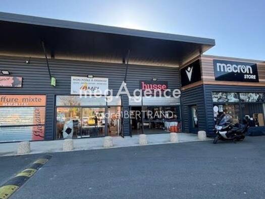 Local commercial à louer 847 € 75 m² de surface de vente Maraussan 34370