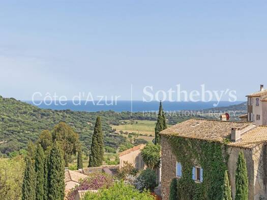 Duplex à vendre 849 000 € 4 pièces 3 chambres 93 m² Étage 2/2 Ramatuelle 83350