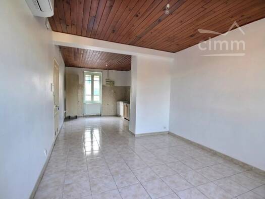 Appartement à louer 626 € 3 pièces 2 chambres 72,6 m² Étage 1/1 Rochemaure 07400