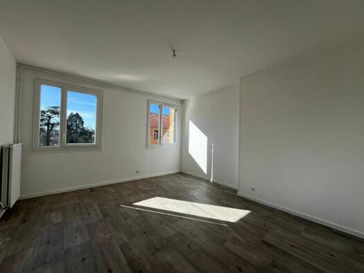 Appartement à louer 346 € 2 pièces 1 chambre 59 m² 1er étage La Ville Cours 69470