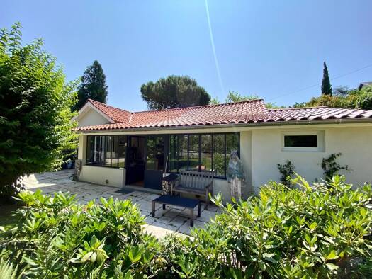 Maison de plain-pied à louer 1 750 € 3 pièces 2 chambres 75 m² 500 m² de terrain Vassieux Caluire-et-Cuire 69300