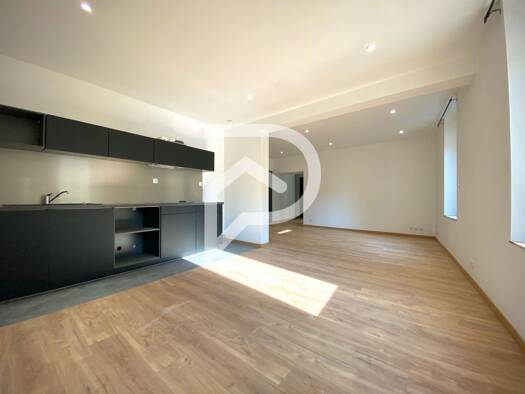 Appartement à louer 685 € 3 pièces 2 chambres 75 m² RDC/2 Centre Ville Bourges 18000