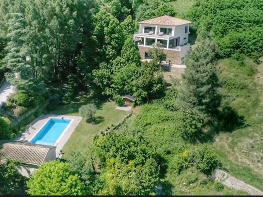 Maison de plain-pied à vendre 1 190 250 € 5 pièces 4 chambres 300 m² 5 100 m² de terrain Sumène 30440