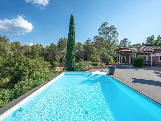 Maison à vendre 740 000 € 6 pièces 5 chambres 230 m² 7 560 m² de terrain Tourves 83170