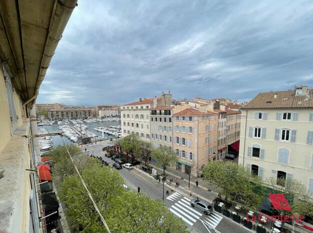 Appartement à louer 655 € 1 pièce 29 m² Dernier étage, Étage 4/4 Opéra Marseille 1er 13001
