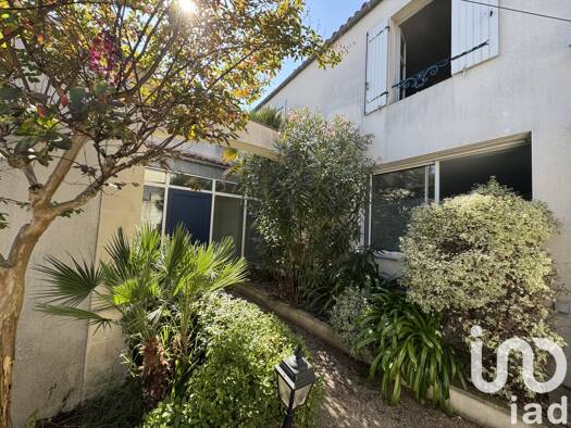 Immeuble à vendre 272 000 € 179 m² Centre Saintes 17100