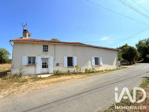 Maison à vendre 85 500 € 4 pièces 2 chambres 88,36 m² 7 905 m² de terrain Availles-Limouzine 86460