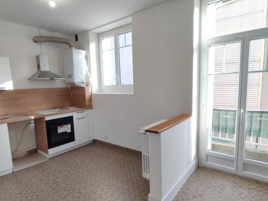 Appartement à louer 750 € 3 pièces 1 chambre 54 m² Étage 2/2 Oiselet la Grive Bourgoin-Jallieu 38300