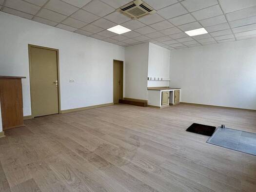 Local d'activités à louer 800 € 51 m² d'espace de stockage Centre-Léon Bourgeois Châlons-en-Champagne 51000