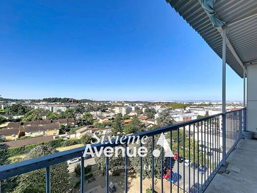 Appartement à vendre 177 000 € 3 pièces 2 chambres 72,24 m² Étage 7/7 Centre Meyzieu 69330