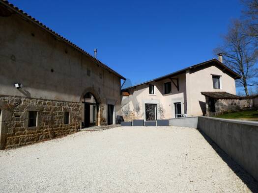 Ferme à vendre 395 000 € 8 pièces 4 chambres 178 m² 995 m² de terrain Saint-Martin-Lestra 42110