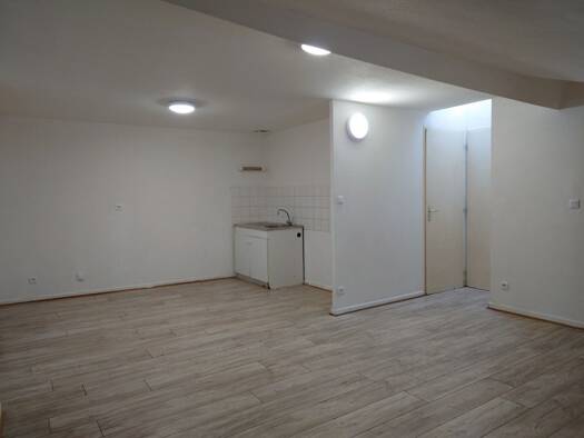 Appartement à vendre 74 900 € 2 pièces 1 chambre 44 m² Étage 2/2 Tournon-sur-Rhône 07300