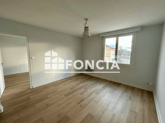 Appartement à louer 540 € 2 pièces 1 chambre 39,5 m² 1er étage Robretières La Roche-sur-Yon 85000