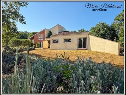 Maison à vendre 399 900 € 7 pièces 5 chambres 285 m² 19 300 m² de terrain Laroque-Timbaut 47340