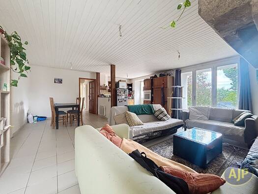 Appartement à louer 680 € 3 pièces 2 chambres 78 m² RDC Partie Ouest Campagne-Agglomeration Aizenay 85190