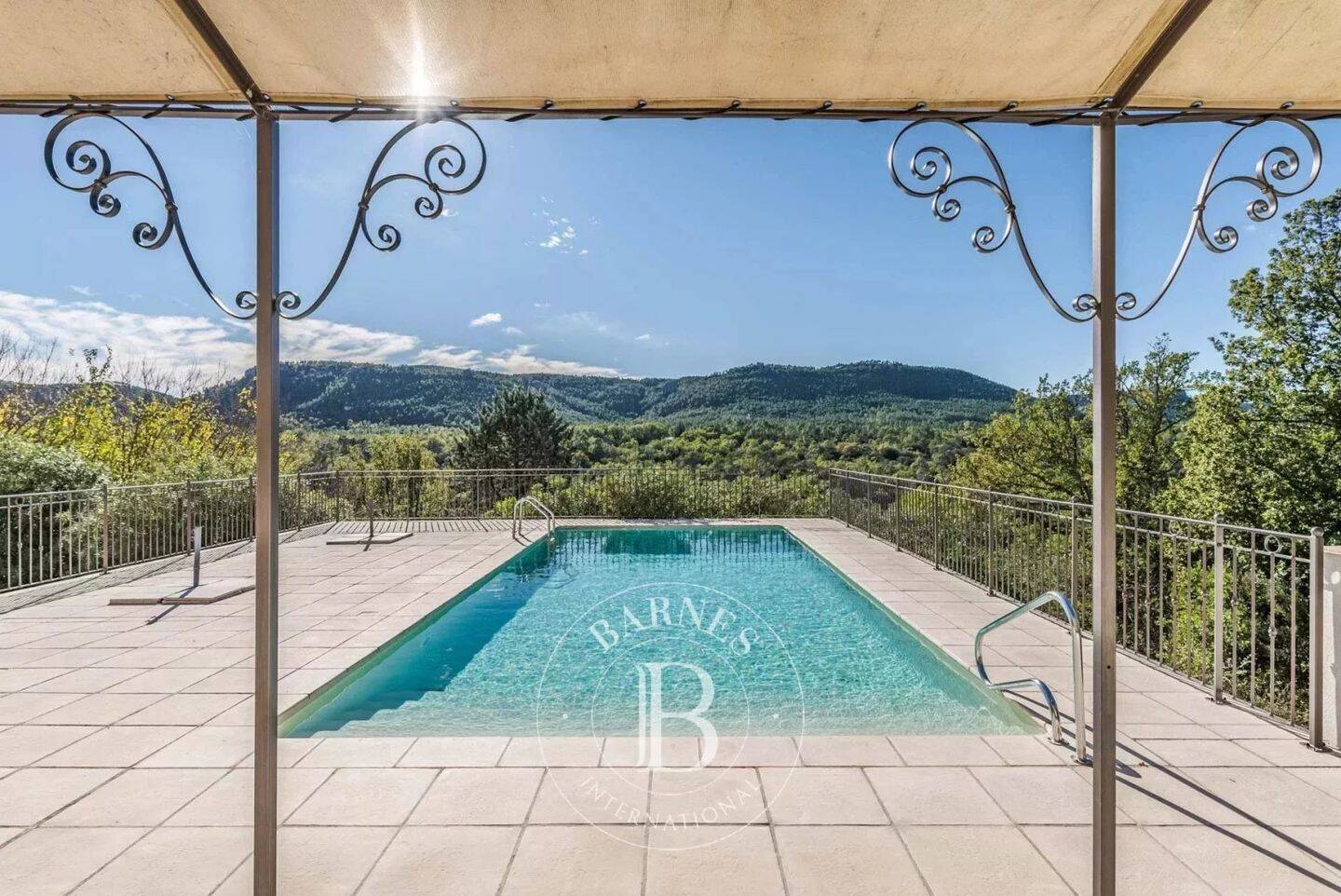 Maison à vendre, 350m², BAGNOLS EN FORET