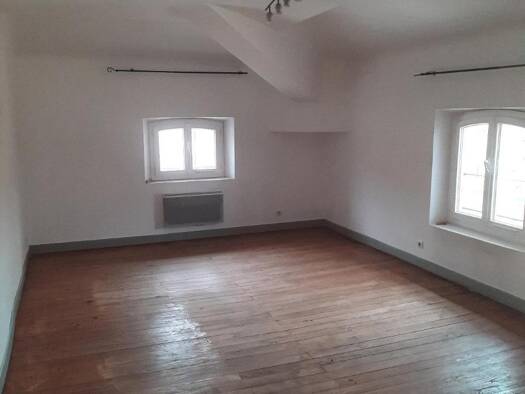 Appartement à louer 550 € 2 pièces 1 chambre 73,9 m² Étage 3/3 Aups 83630
