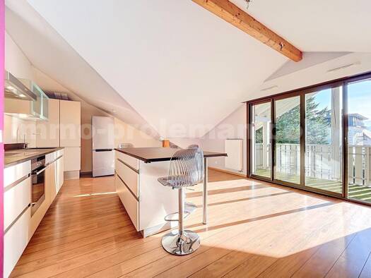 Appartement à vendre 335 000 € 3 pièces 2 chambres 92,4 m² Étage 3/3 Lucinges 74380