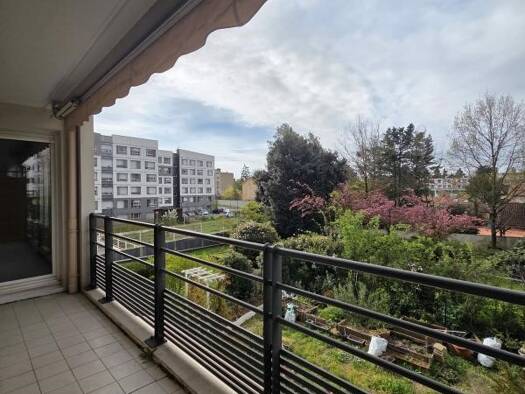 Appartement à louer 921 € 3 pièces 2 chambres 59 m² Bron Centre-Le Rafour Bron 69500