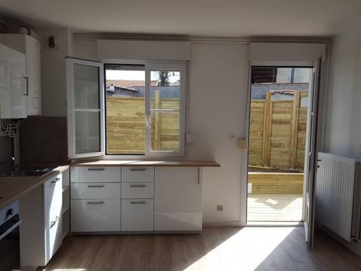 Appartement à louer - logement étudiant 600 € 1 pièce 40 m² Chazelles-sur-Lyon 42140