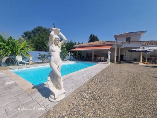 Maison de plain-pied à vendre 410 000 € 7 pièces 5 chambres 215 m² 3 530 m² de terrain Saint-Porquier 82700