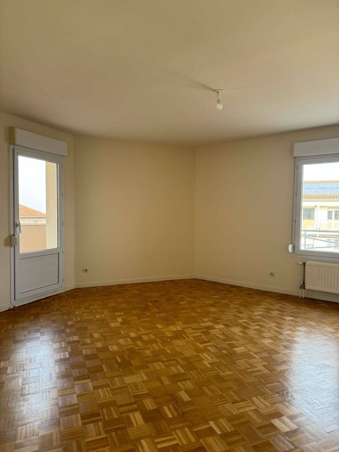 Maison à louer, 66m², LA TOUR DE SALVAGNY
