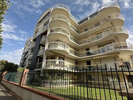 Appartement à louer 1 165 € 5 pièces 4 chambres 102,3 m² Étage 5/5 Plantes-Dauphine Orléans 45000