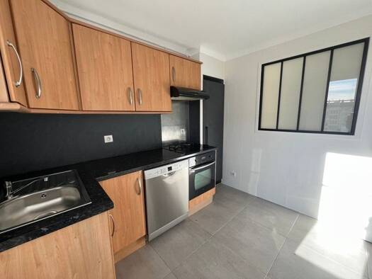 Appartement à louer 1 050 € 3 pièces 2 chambres 70,8 m² Étage 6/7 Croix Luizet Villeurbanne 69100