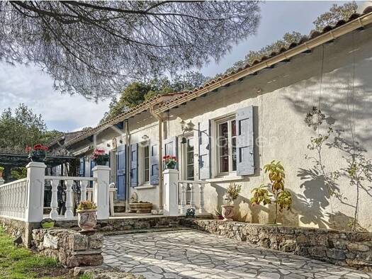Maison à vendre 472 500 € 7 pièces 4 chambres 142 m² Cabrières 34800