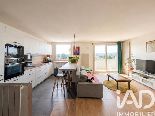 Appartement à vendre 345 000 € 4 pièces 2 chambres 62 m² Étage 4/4 Europe-Les Marolles Chatou 78400