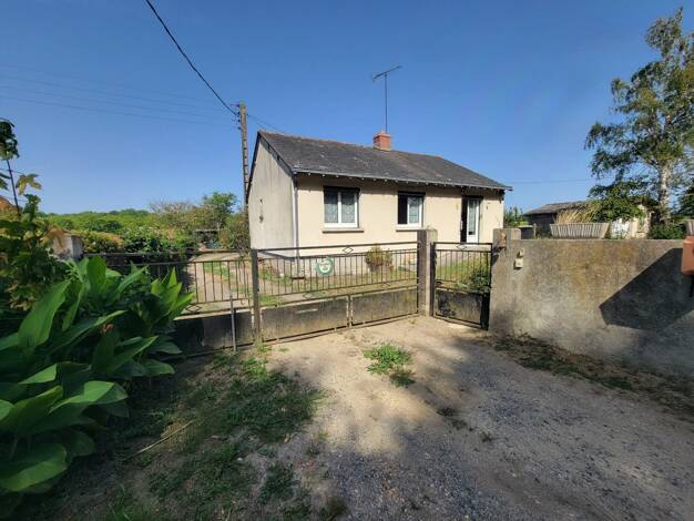 Maison de plain-pied à vendre 177 000 € 5 pièces 2 chambres 81 m² 2 450 m² de terrain Villeveque 49140