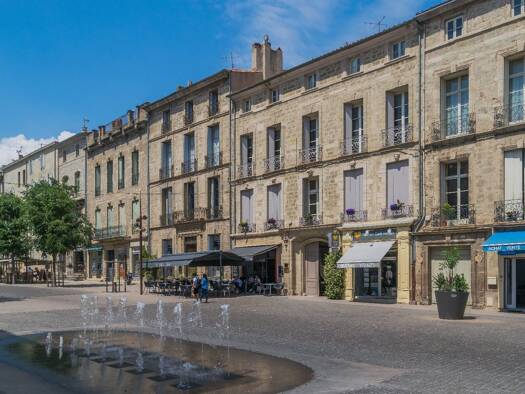 Local commercial avec bail commercial 560 € 30 m² de surface de vente Centre Ville Pézenas 34120
