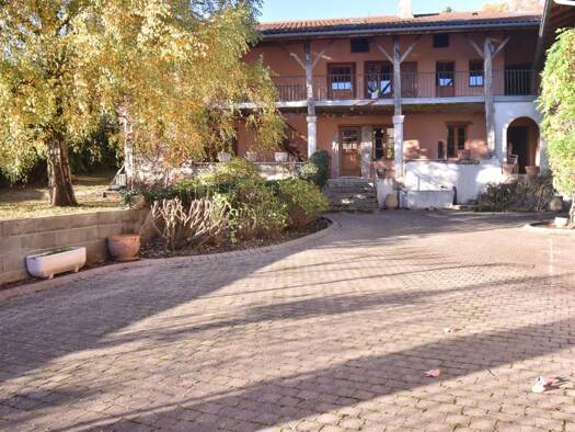 Maison de ville à vendre 410 000 € 5 pièces 4 chambres 194 m² 846 m² de terrain L'Horloge Meximieux 01800