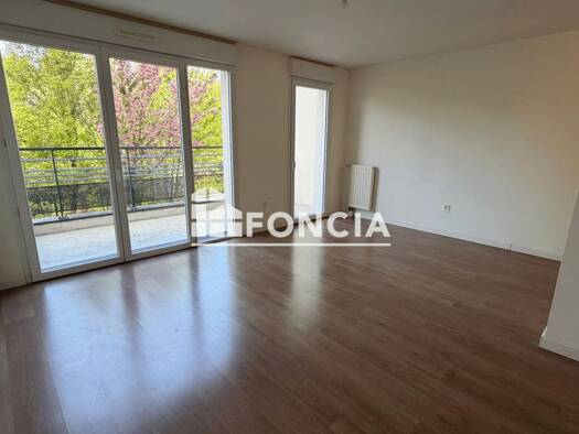 Appartement à louer 915 € 2 pièces 1 chambre 43,3 m² 1er étage La Commanderie Élancourt 78990