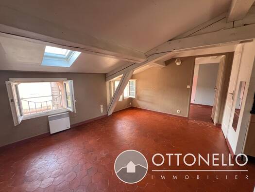 Appartement à louer 460 € 2 pièces 1 chambre 33 m² Étage 4/4 Village Roquebrune-sur-Argens 83520