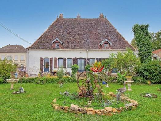 Maison de plain-pied à vendre 200 000 € 9 pièces 3 chambres 205 m² 2 400 m² de terrain Tavaux 39500