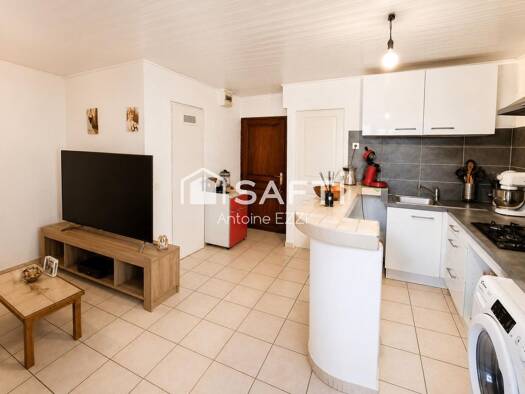 Appartement à vendre 115 000 € 2 pièces 1 chambre 36 m² Nord et Ouest Eyguières 13430