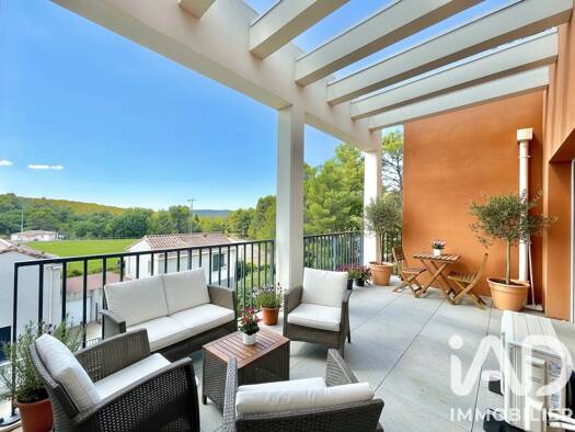 Appartement à vendre 334 000 € 3 pièces 2 chambres 66 m² Étage 2/3 Châteauneuf-le-Rouge 13790