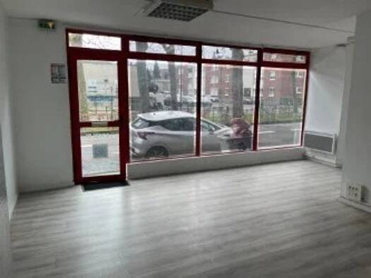 Local commercial à louer 1 420 € 143 m² de surface de vente Est Lens 62300