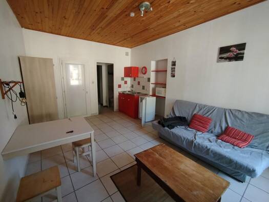 Appartement à louer 354 € 1 pièce 22,4 m² 1er étage Largentière 07110